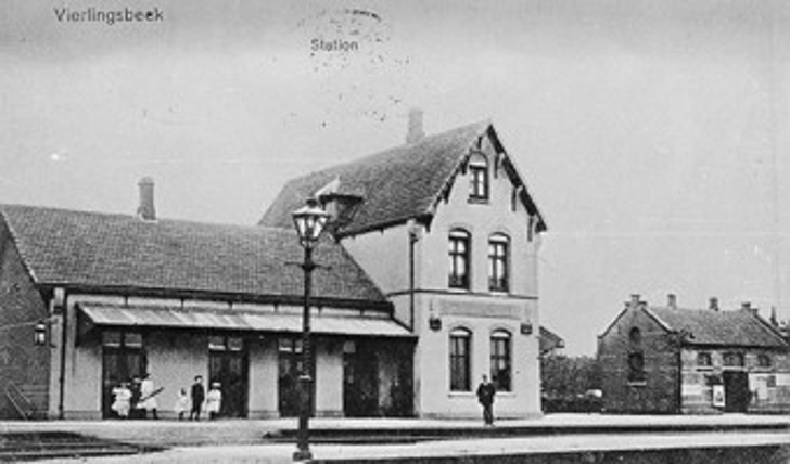 Een van de foto's uit het archief van De Oude Schoenendoos: het station in Vierlingsbeek. 