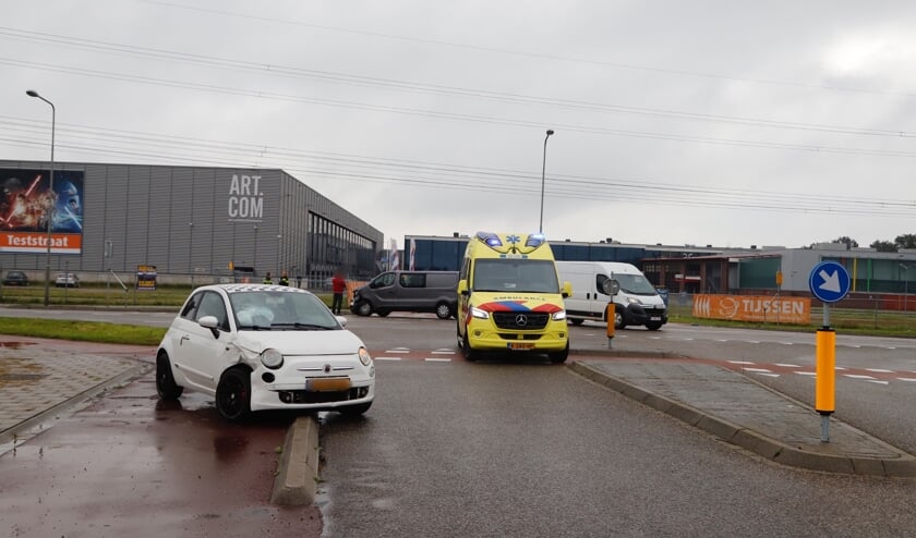 <p>Ongeval op kruising aan De Voorde in Oostrum. </p>