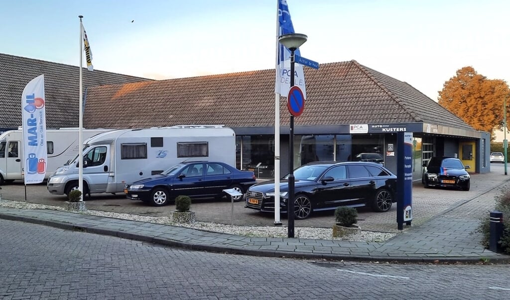 Autobedrijf Kusters (ook voor onderhoud campers) is een van de huurders in het servicecentrum. 