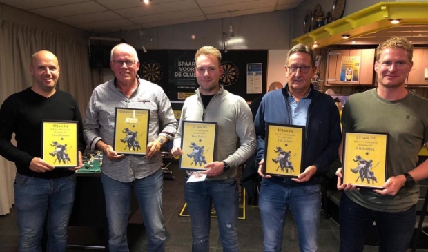 <p>Leon Gooren, Jan Loock, Teun Peeters, Ton Keiren en Rik Robben</p>
