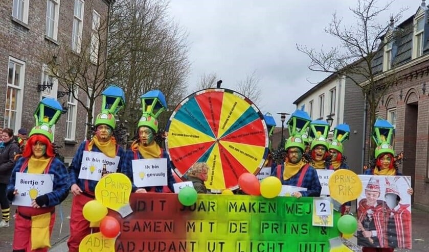 Optocht in teken van prins en adjudant....