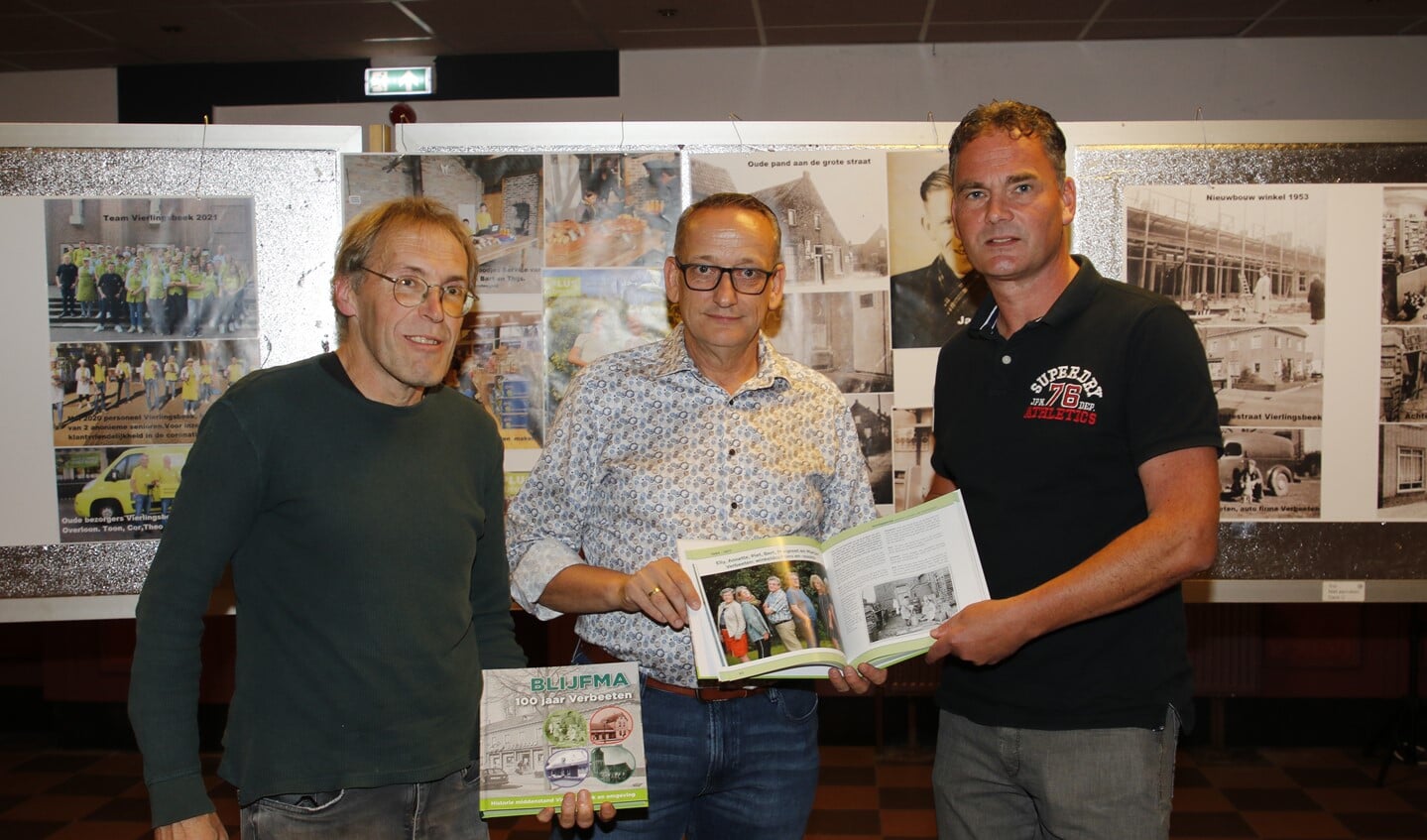 Wim Moorman (links), Ad Baltussen en Ron Koenen staken uren in het vervaardigen van het jubileumboek. 