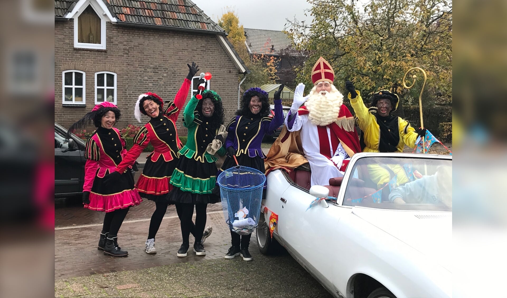Sinterklaas en zijn pieten kijken uit naar hun ontvangst in Vierlingsbeek en Groeningen.  