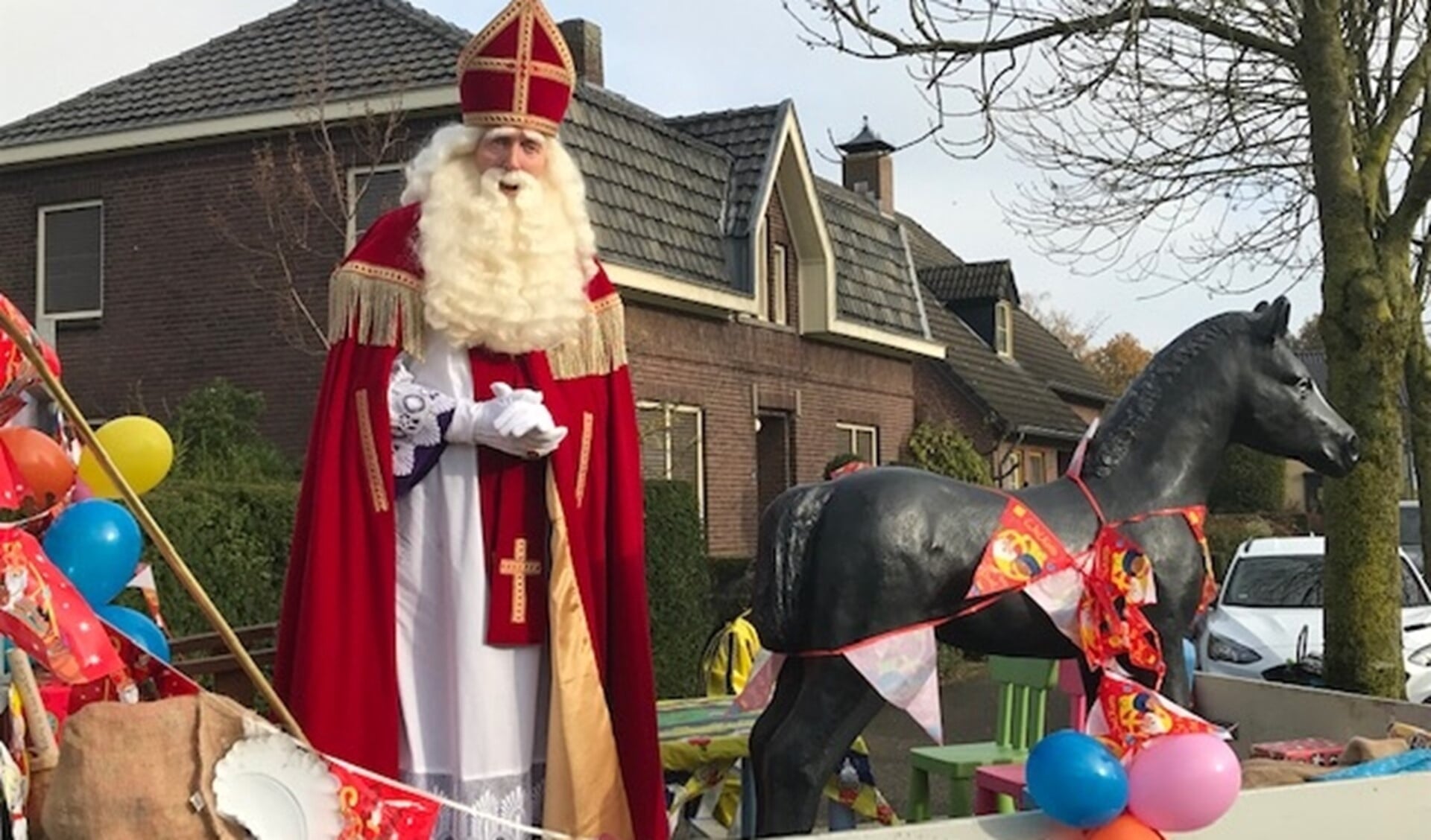 Sinterklaas was zondagmorgen in Groeningen. 