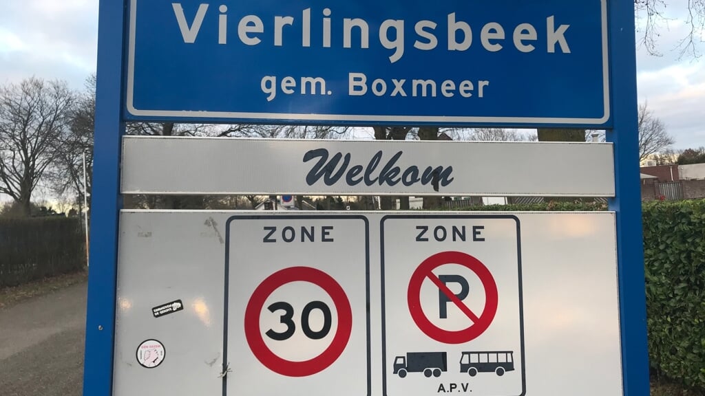 De dorpsraad van Vierlingsbeek is op zoek naar zijn eigen spandoek. 