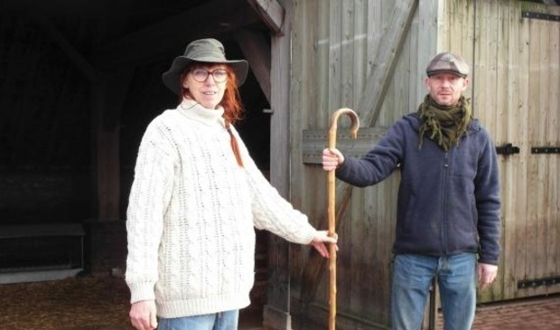 <p>Rob Kolman nam de herdersstok officieel over van Sandra Heemstra</p>