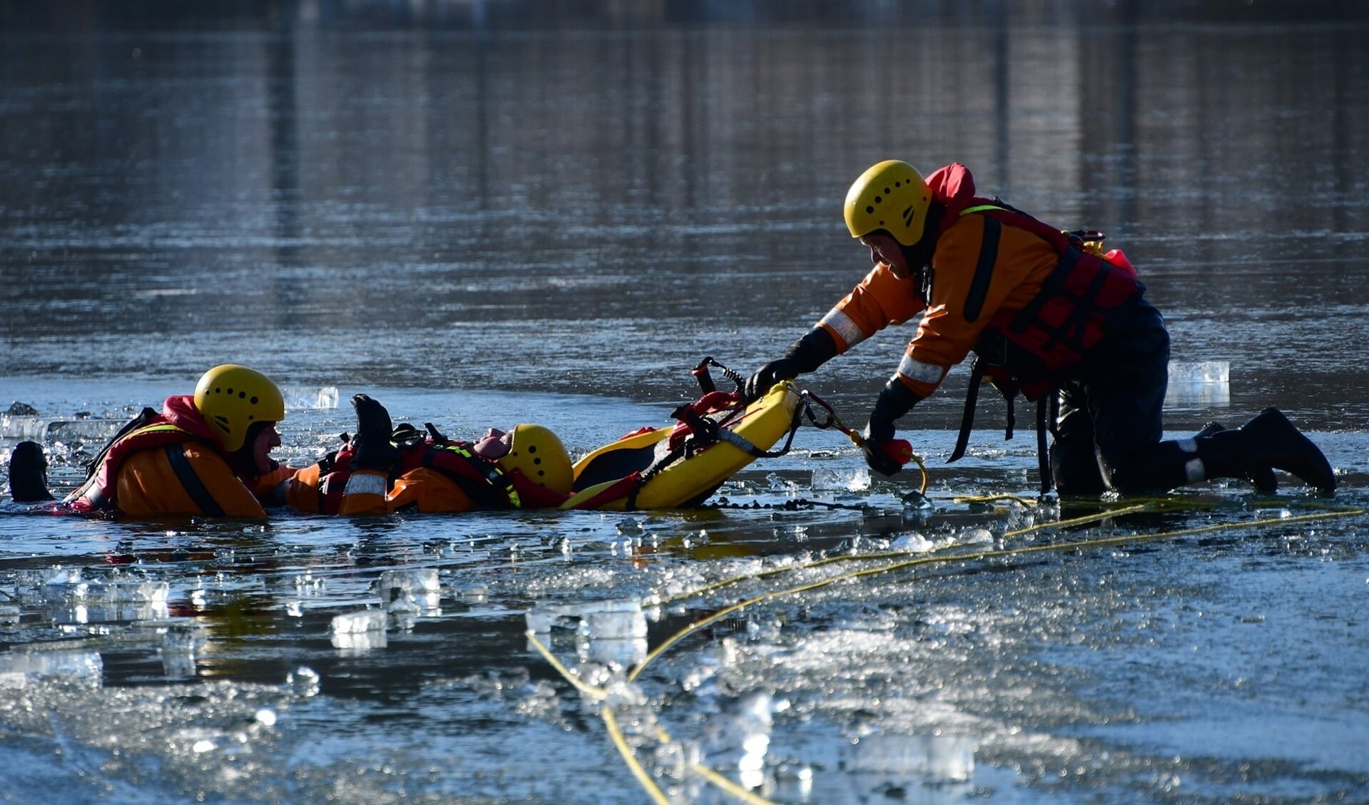 De brandweer van Bergen oefende reddende werkzaamheden