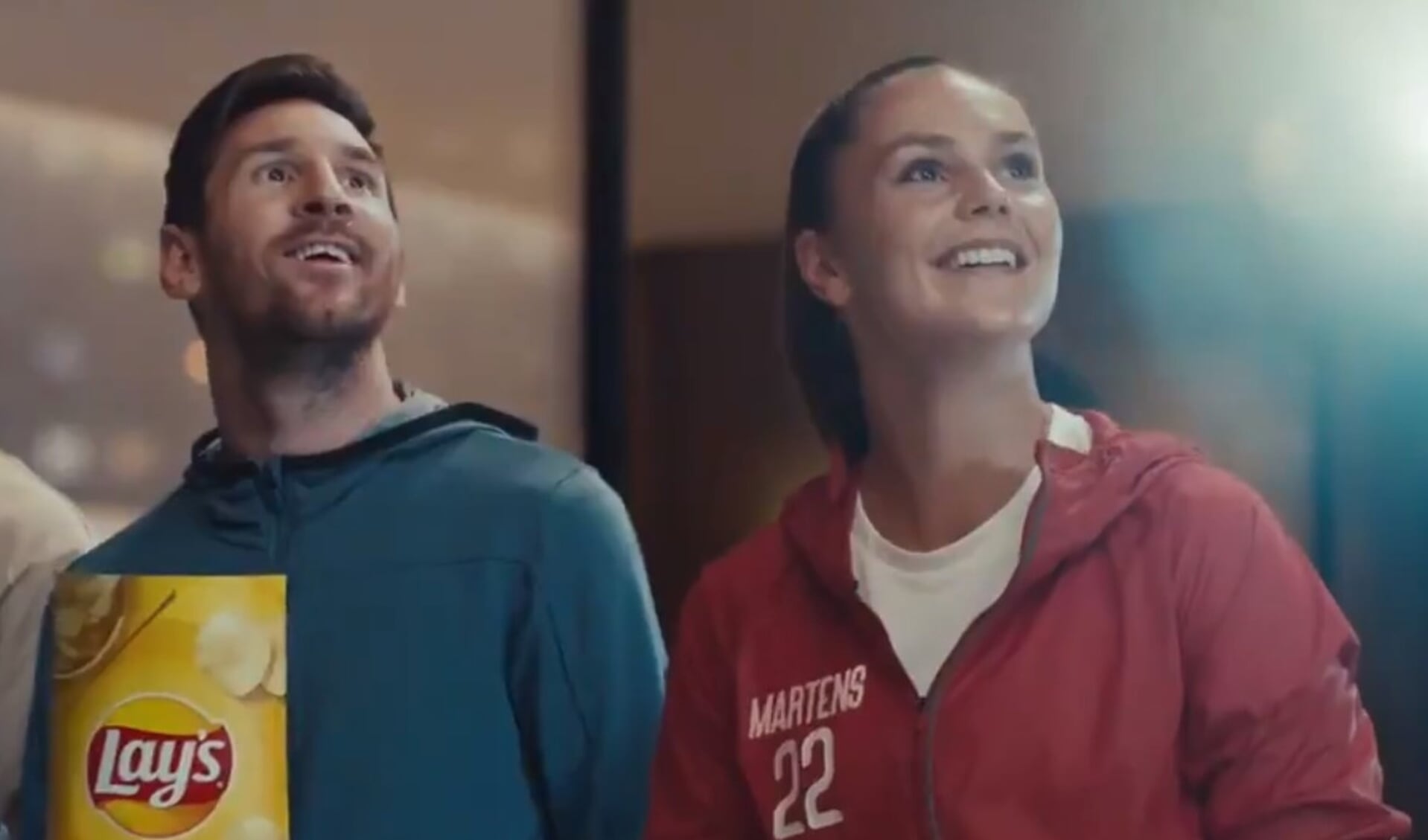 Lieke Martens en Lionel Messi in hun meest recente commercial
