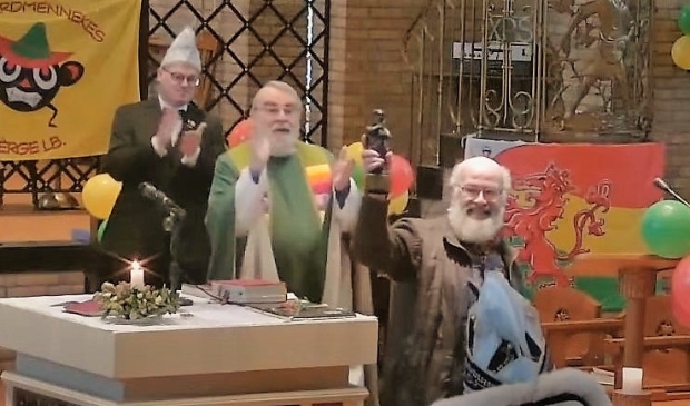Een trotse Ger Welbers toont zijn 'Erdmenneke'