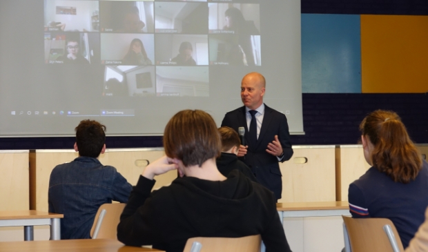 Bezoek Raymond Knops Elzendaal College Gennep