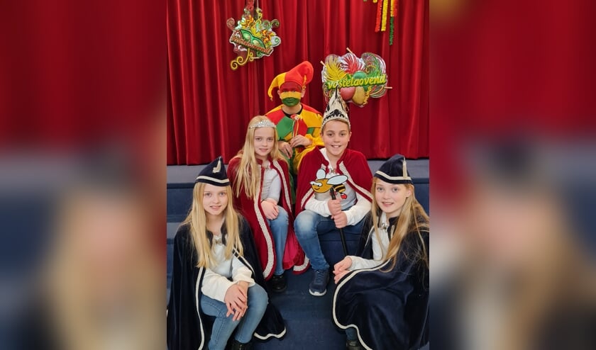 <p>Het prinselijk gezelschap van de Hommel. </p>