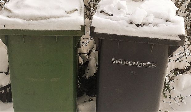 <p>Vanwege de vorst is het advies de bakken enkele dagen binnen te zetten</p>