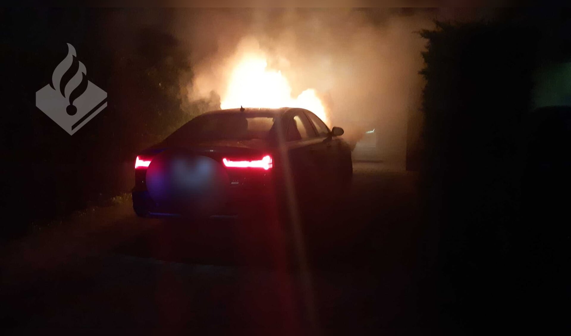 De politie is op zoek naar getuigen van een autobrand aan De Heuvelaar in Venray. 