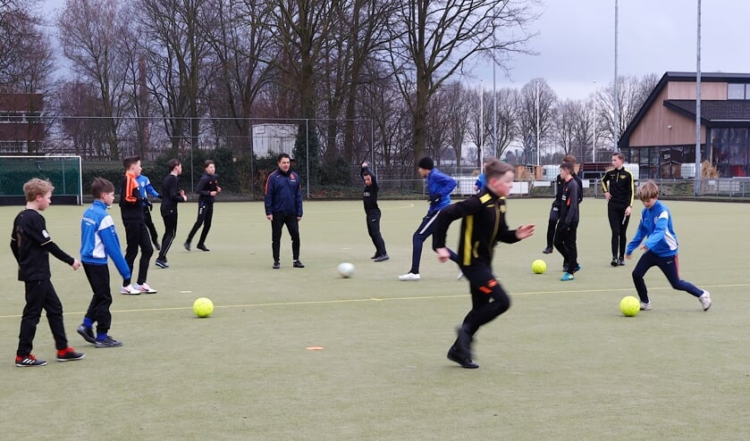 <p>De zaalvoetballers van Lake Valley kwamen zondag voor het eerst in maanden weer in actie.</p>