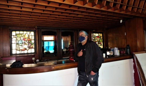 <p>De tap met het glas in lood roept bij velen mooie herinneringen op</p>