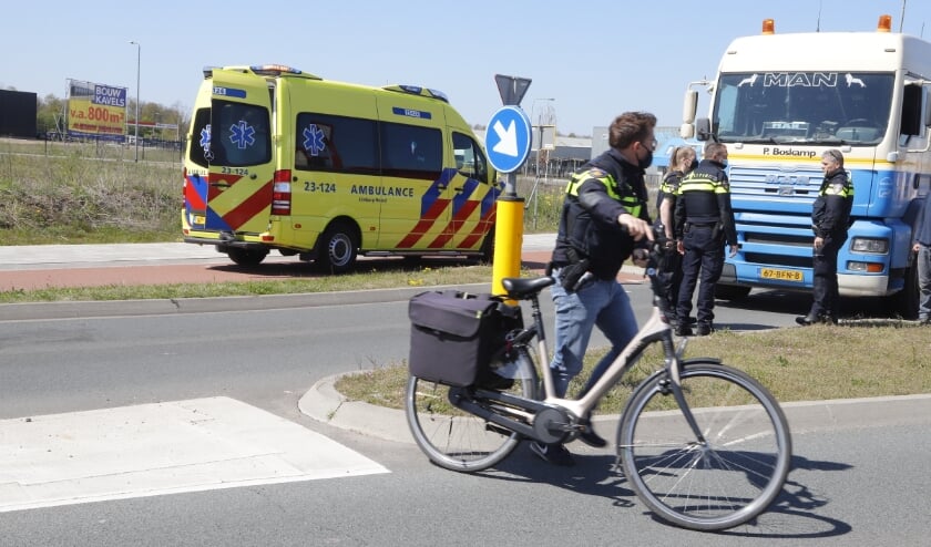 <p>Fietsster gewond na botsing met vrachtauto. </p>