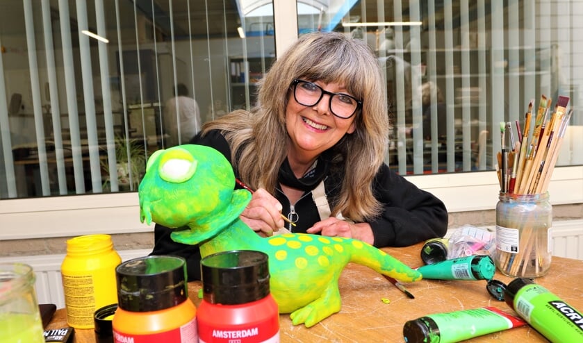 <p>Het leven lacht Nettie Stoks, werkend aan de coronavreter, weer toe.</p>