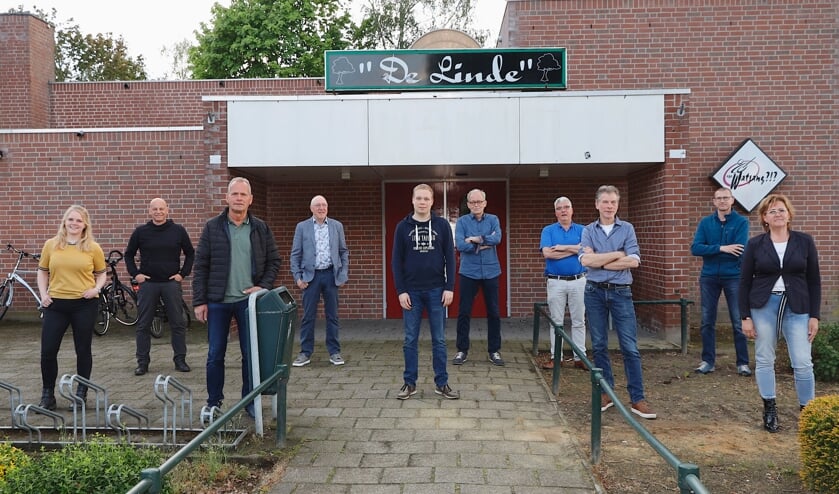 <p>Het enthousiaste projectteam bij De Linde in Oirlo.</p>