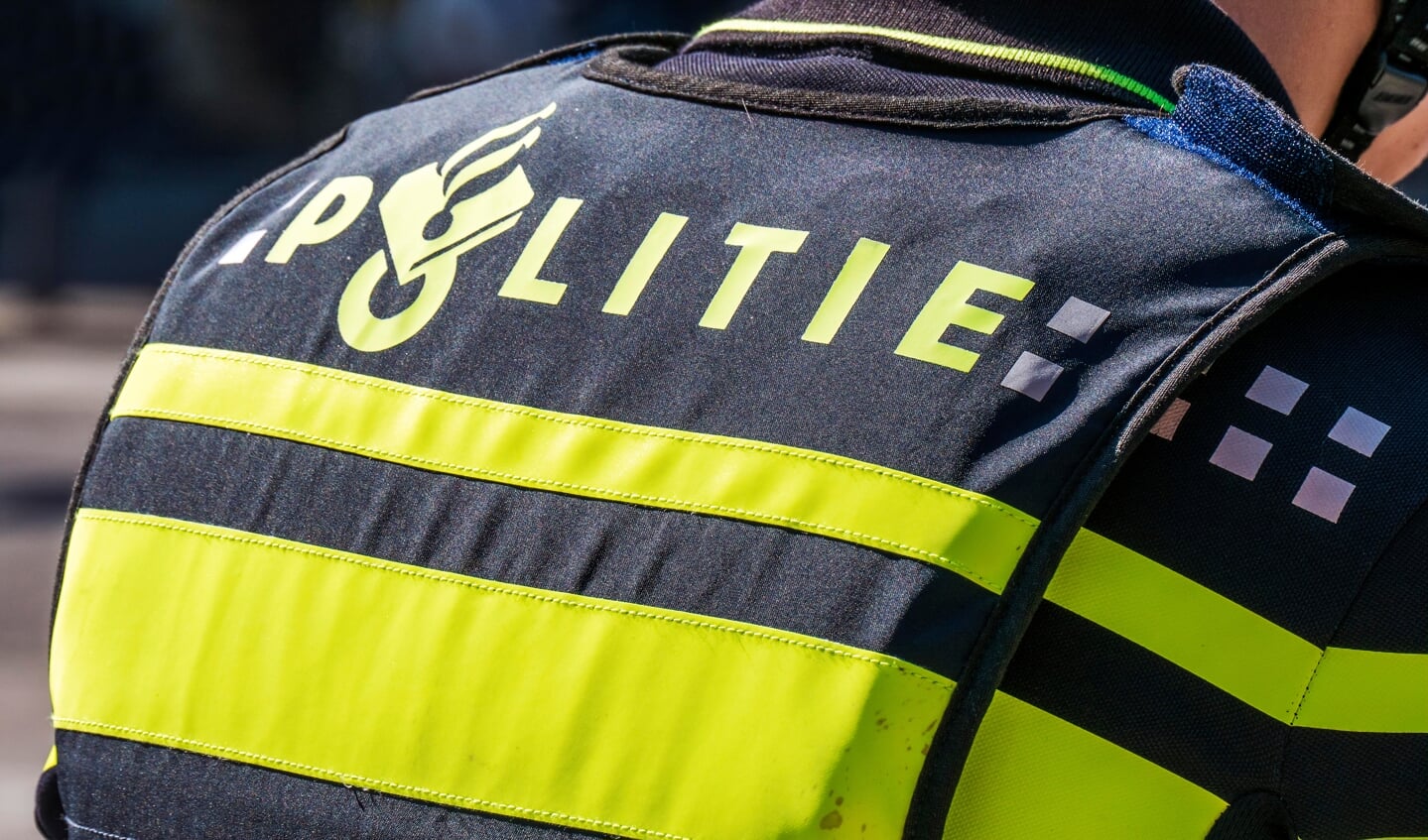 Een man uit Oostrum is zondagmorgen in Tilburg met een graafmachine ingereden op agenten. 