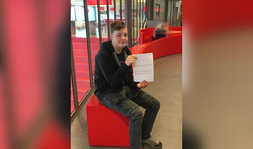<p>Rens Teeuwen bereikt finale met zijn in het Engels geschreven flitsverhaal.</p><p><br></p>