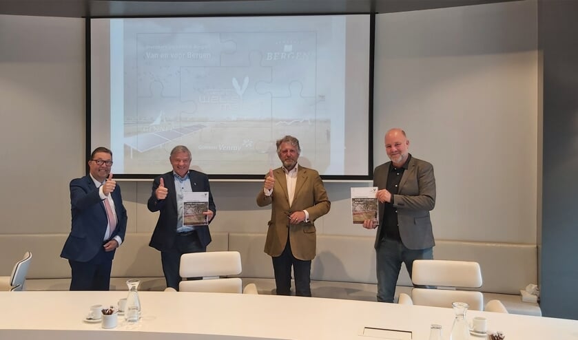 <p><em>Op de foto van links naar rechts: wethouder Cor Vervoort (gemeente Venray), wethouder Rob Peperzak (gemeente Gennep), wethouder Antoon Splinter (gemeente Bergen) en wethouder Pepijn Baneke (gemeente Mook en Middelaar).</em></p>