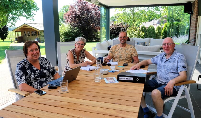 <p>Vanaf links Jolanda Veenema, Ien Derks, Mat Classens en Theo Peeters.</p>