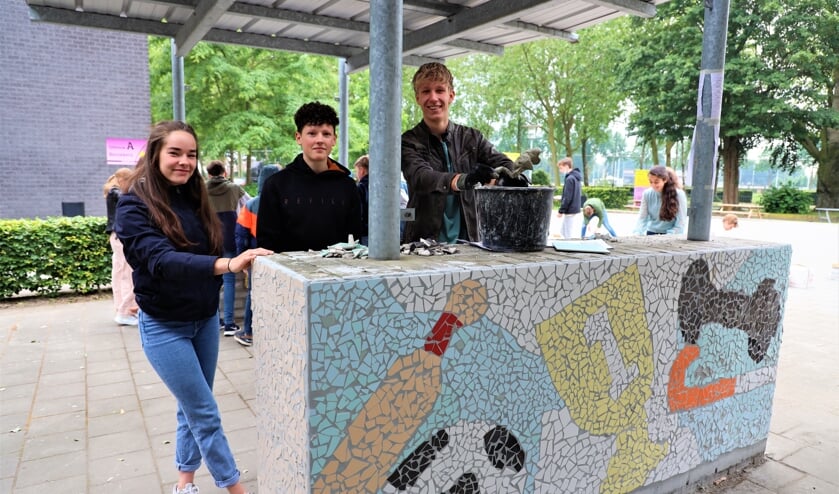 <p>Cato, Jip en Ruben zijn drie van de vier leerlingen die het project gestalte geven.</p>