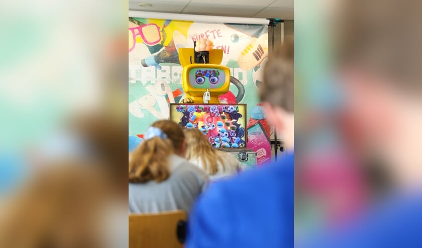 <p>De robot Foob leidt leerlingen door een interactieve les. </p>