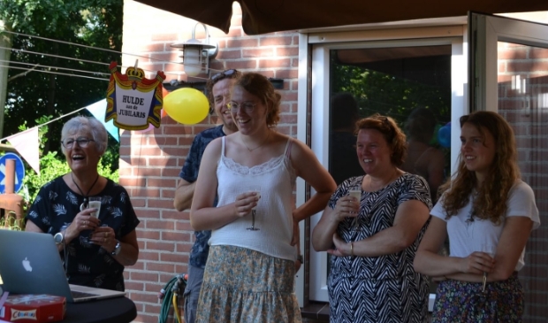 Lieve Lely werd verrast omringd door haar familie