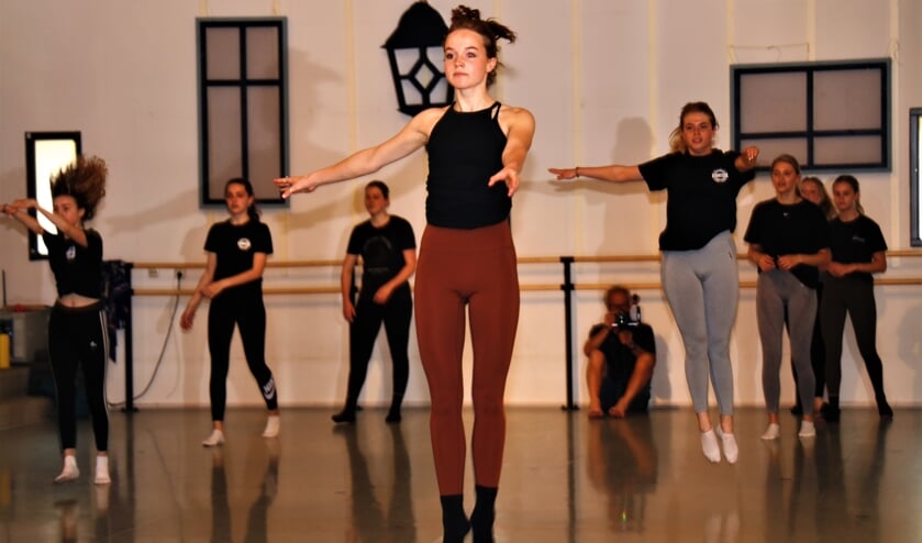 <p>Ook de Academy dansers genoten van de workshop modern jazzdans.</p>