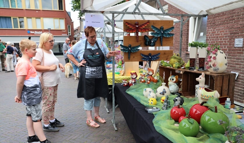 <p>Kunst kijken en kopen en ook een praatje met de kunstenaar.</p>