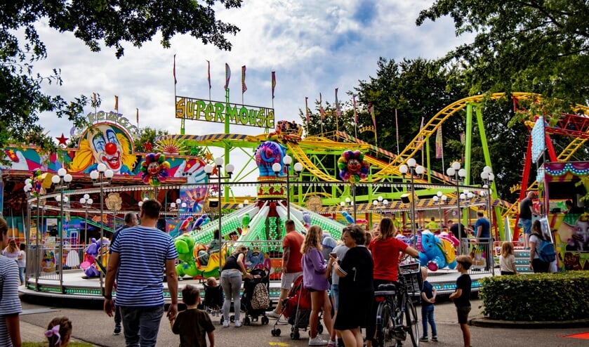 <p>De eerste kermisbezoekers waren vrijdagmiddag al vroeg op het kermisterrein.</p>