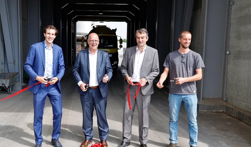 <p>De opening werd verricht door Henk Flipsen (NEVEDI), Maarten van der Beek (Adopteer Regenwoud) en Havens-directeuren Alex en Joris Kaanen.</p>