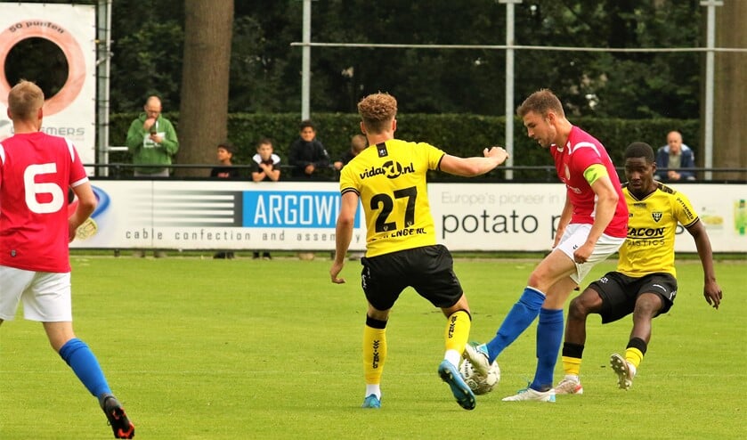 <p>De KNVB heeft de competities in het amateurvoetbal voor komend weekend deels stilgelegd &nbsp;</p>  