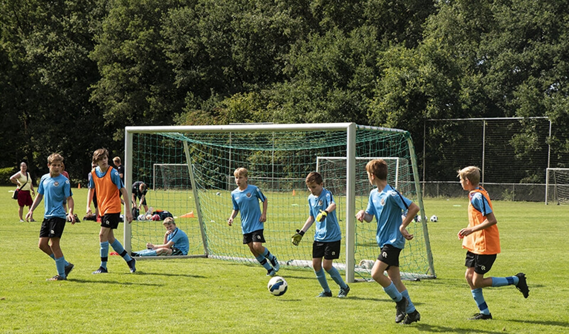 Het sportpark van Wittenhorst maakt zich op voor de Jeugdvoetbaldagen. 