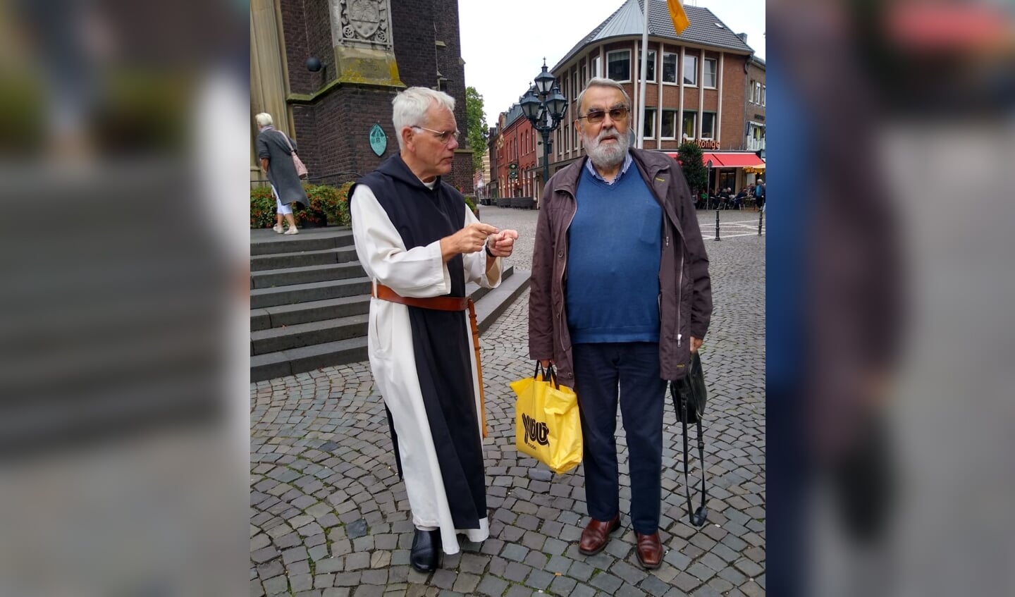 Pastoor Janssen en Pater Bruno(Jos Wildebeek)