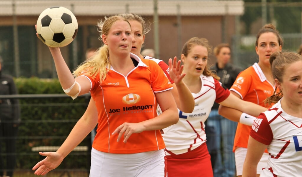 Tess van der Cruijsen maakt dit jaar deel uit van de eerste selectie van Oranje Wit. 