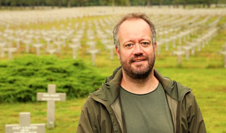 Sjoerd Ewals is hoofd educatie van de Duitse begraafplaats. 