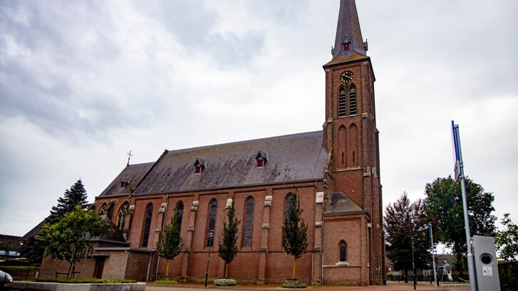 Onderzocht wordt of in de kerk in Leunen woningen kunnen komen. 