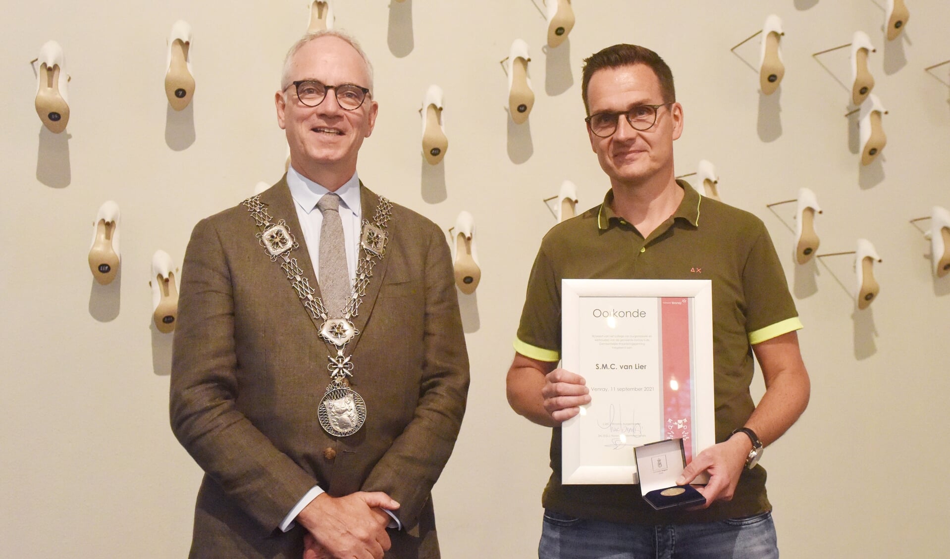 Sander van Lier ontving zaterdag de bronzen waarderingspenning van de gemeente Venray. 