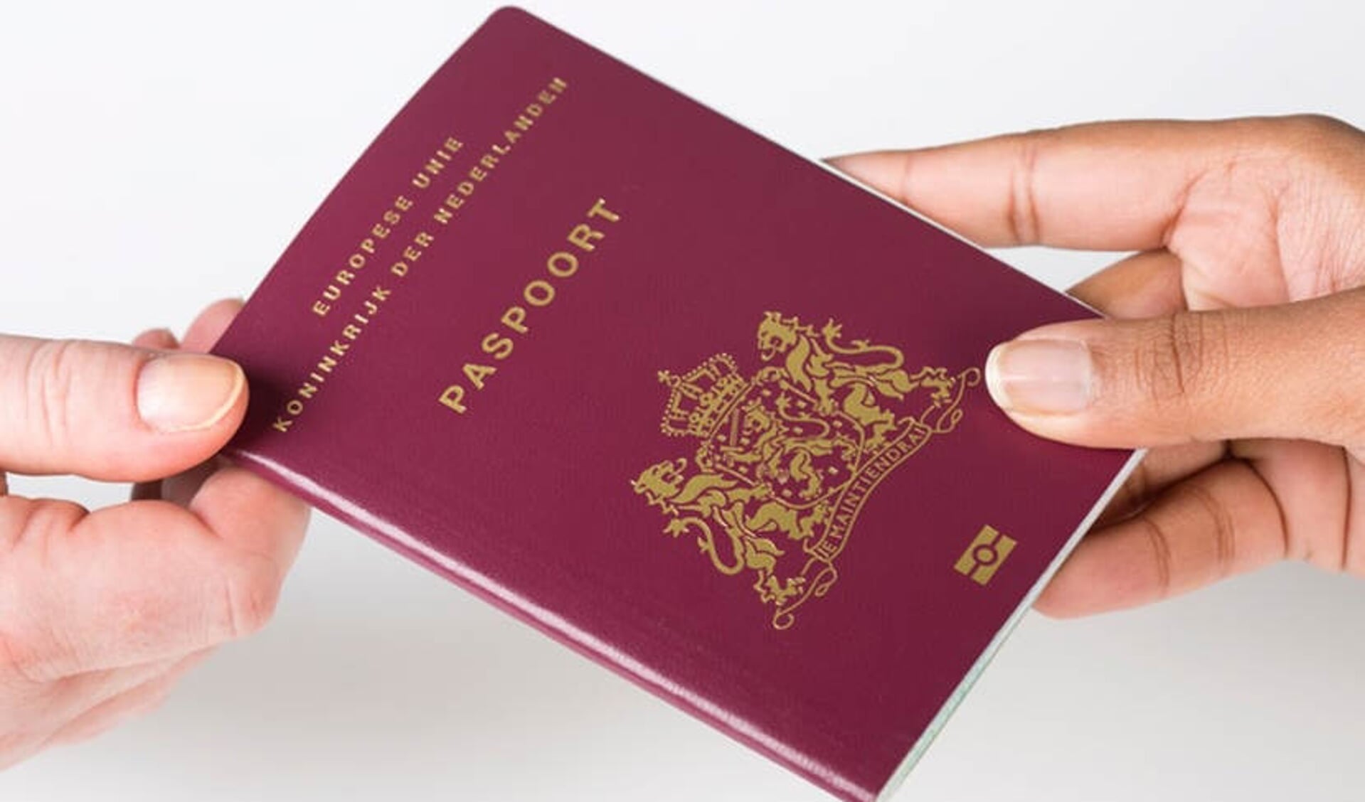 Voor een nieuw paspoort of identiteitsbewijs hoeven inwoners van de nieuwe gemeente Land van Cuijk voortaan nog maar één keer naar het gemeentehuis. 