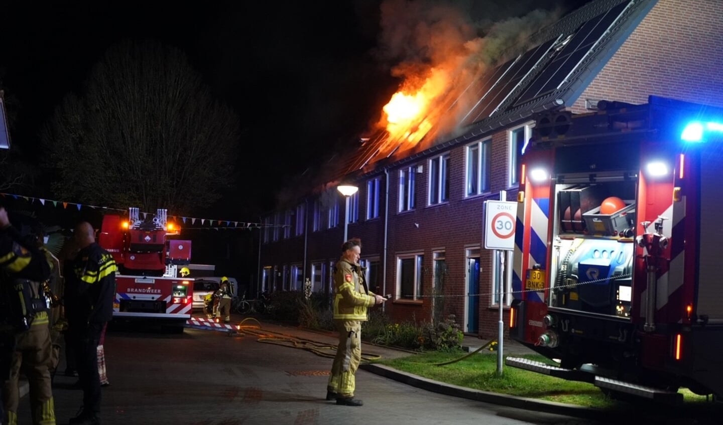Uitslaande brand in woning Fagotstraat.