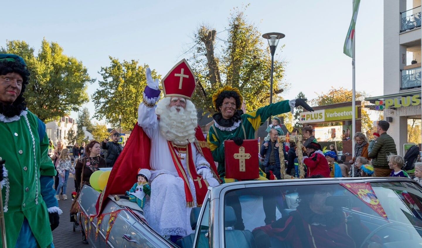 Sinterklaas had het zondag goed naar zijn zin in Overloon. 