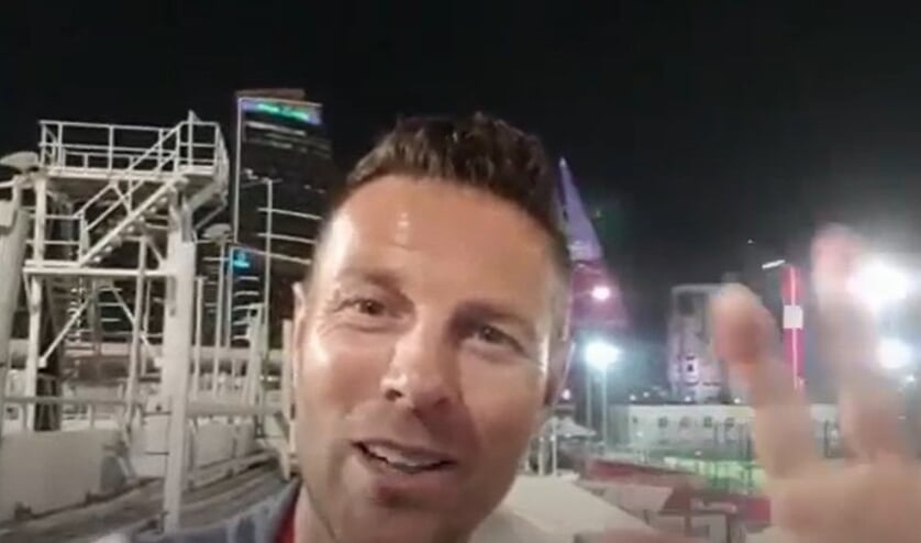 VAR Pol van Boekel opende het Oranjecafé vanuit Qatar.