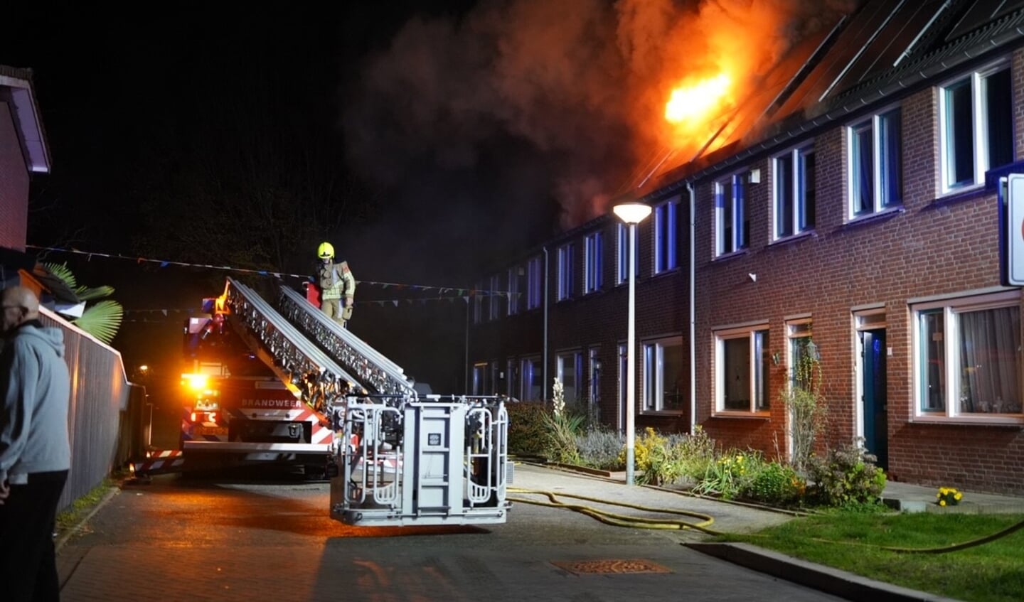 Uitslaande brand in woning Fagotstraat. 