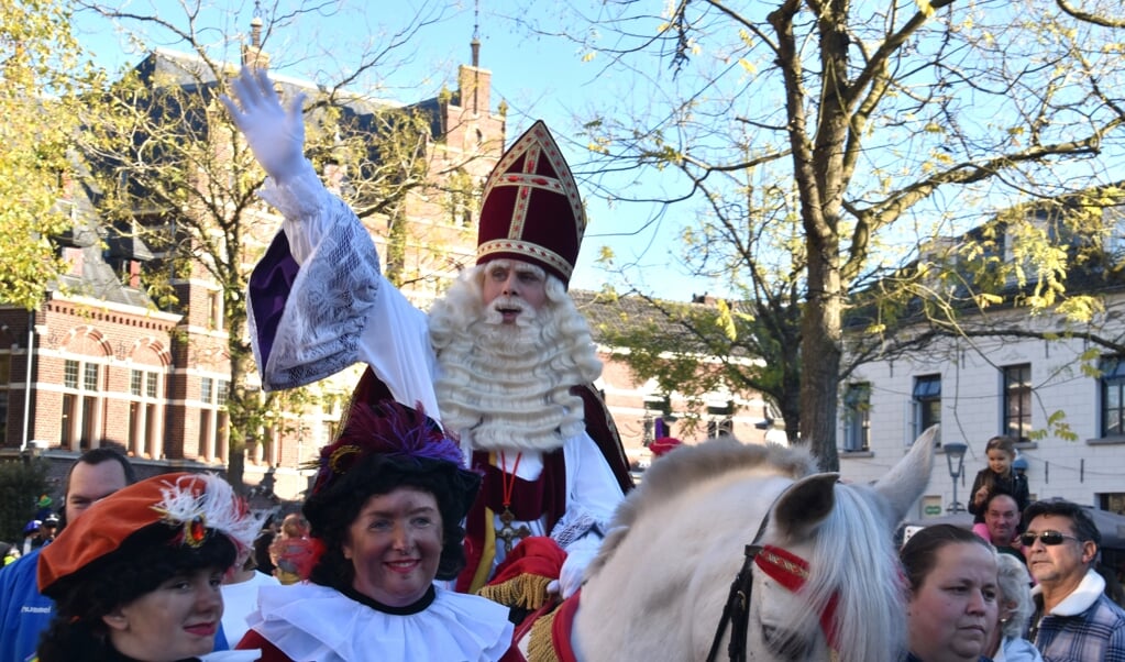Sinterklaas genoot met volle teugen op de Grote Markt in Venray.