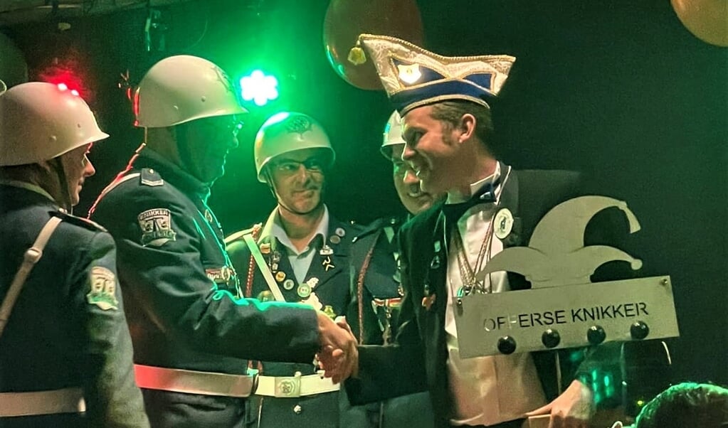 Twan nam de onderscheiding in ontvangst van de Knikkerpliesie