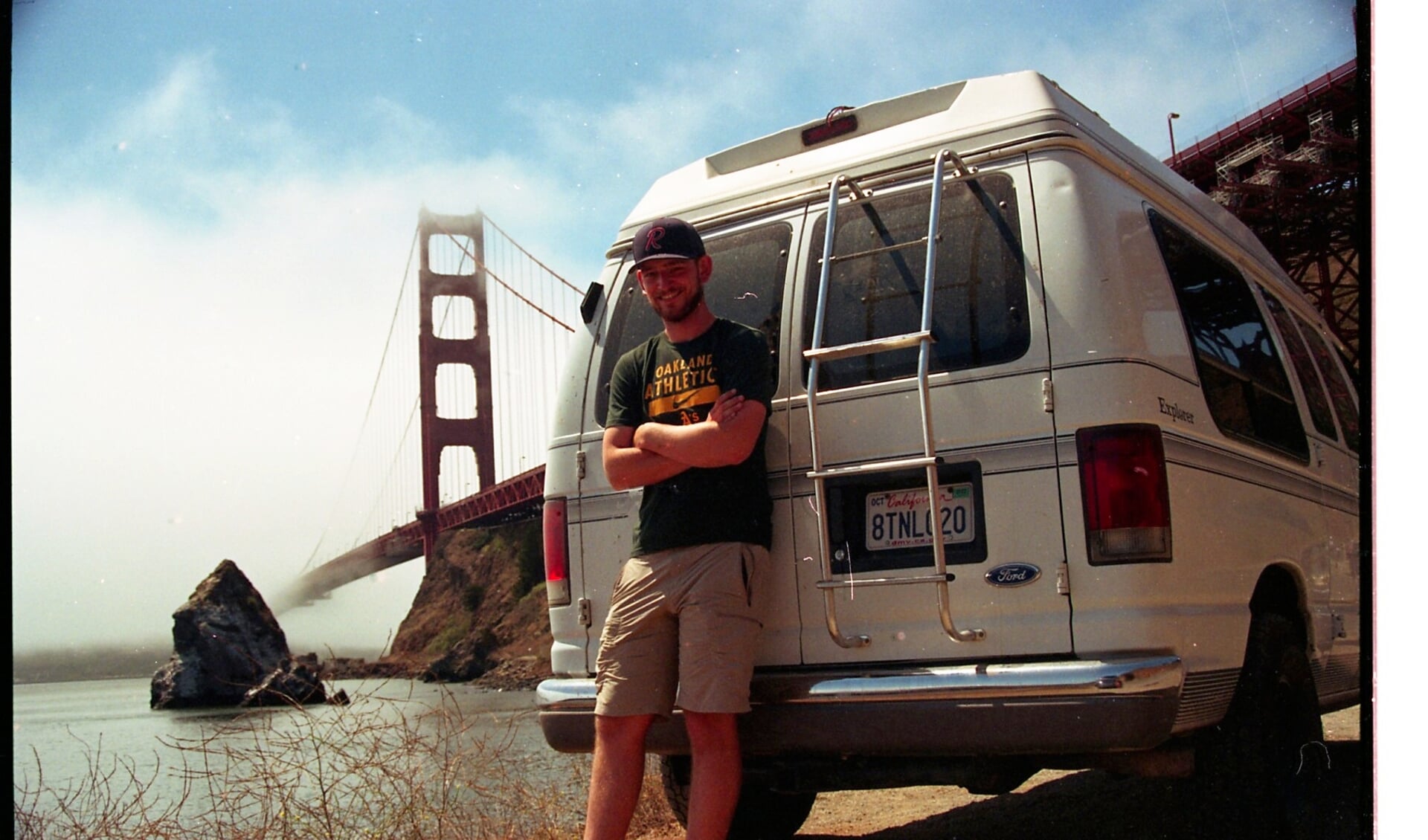 Tren Baltussen met zijn camperbus in San Francisco tijdens zijn reis in het westen van de VS. 