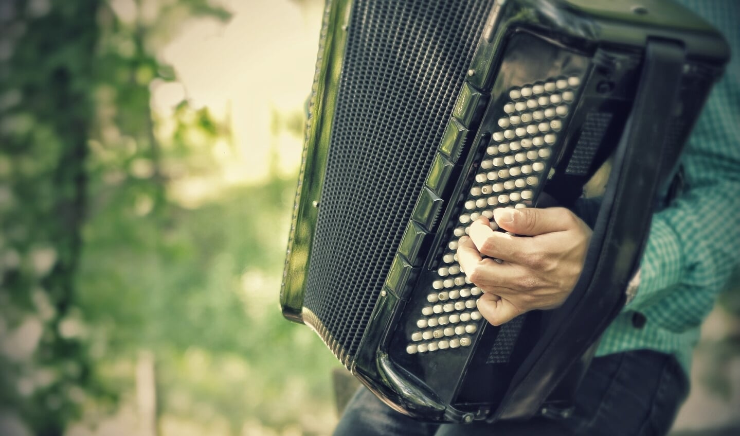 Smartlappenkoor Van Heure Zinge  is onder meer op zoek naar een accordionist(e). 
