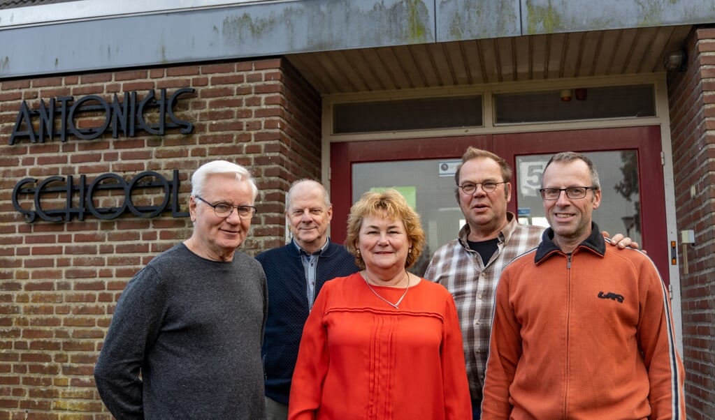 Het bestuur van de Stichting Antoniushof met Bert Arts, Wil Gommans, Annie Timmermans, Sef Janssen, Hans Geurts (v.l.n.r.).
